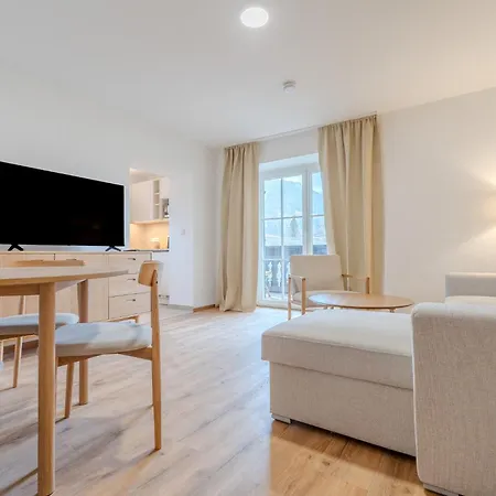 Whats-app Self-check-in - Maria Theresia *