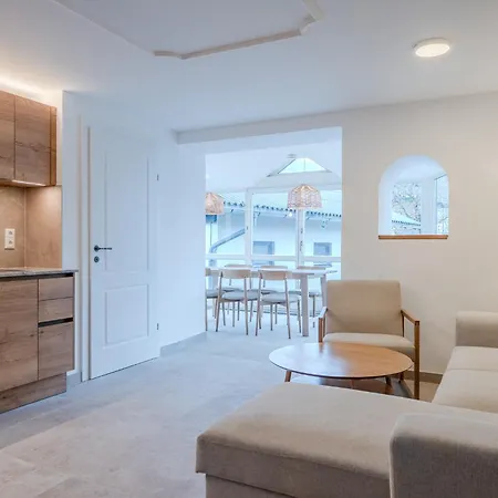 Whats-app Self-check-in - Maria Theresia