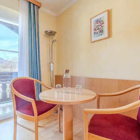 Whats-app Self-check-in - Maria Theresia